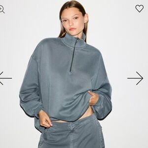 Skims BOYFRIEND FLEECE
SLOUCHY HALF ZIP PULLOVER in Zircon